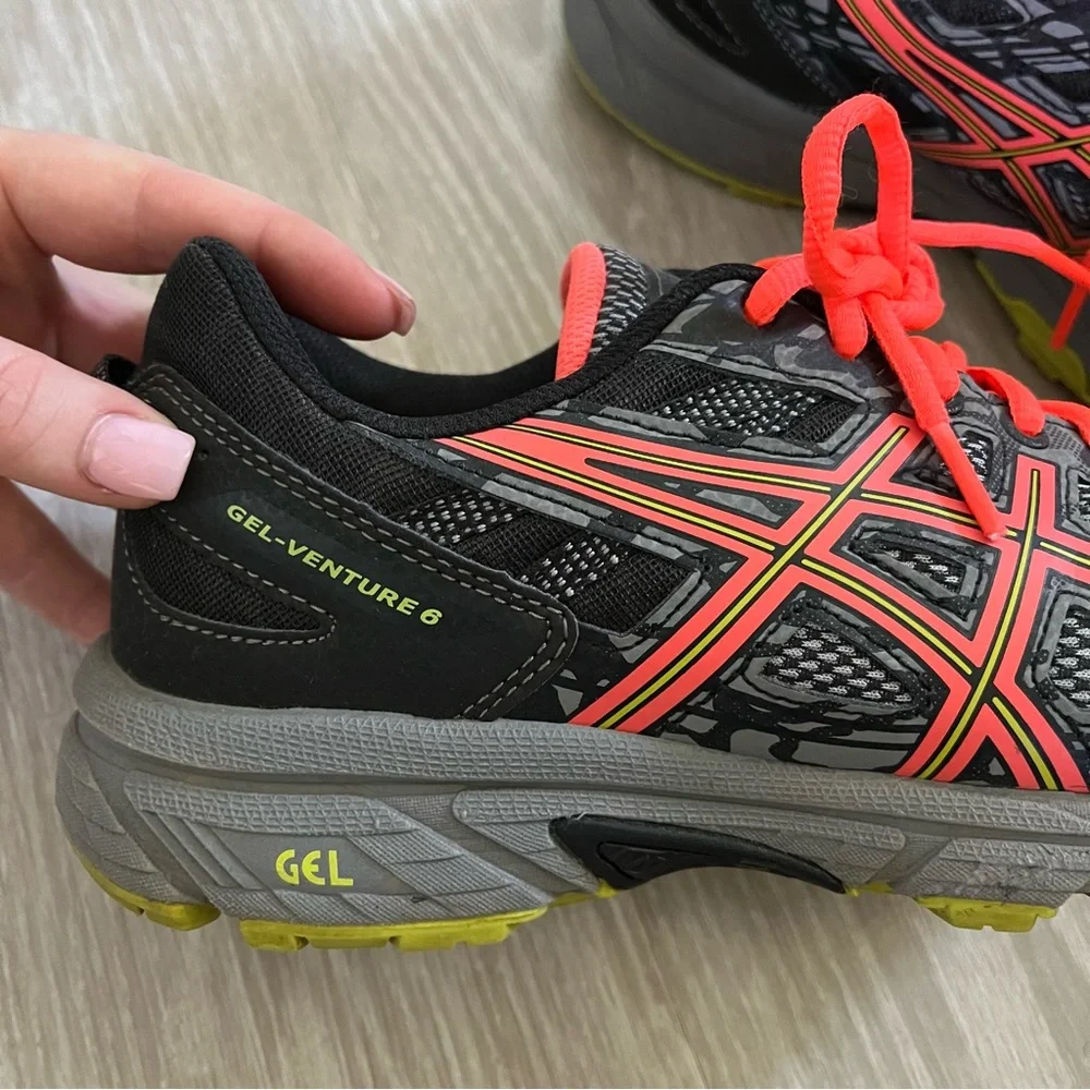 SALE✨Asics Women’s Gel Venture Sneakers